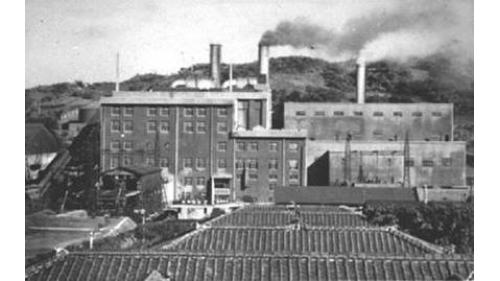 基隆港:北部火力發電所為日治時期台灣電力株式會社於1937年開始建造，1939年落成。發電量為35000KW，為當時東南亞最新、也是發電量最大的火力發電所。