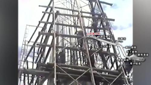           在進水隧道洞口段15公尺，改用三層側導坑先進工法開挖，並打設預襯混凝土，開挖到達設計高程後，隨即組立進水口結構物鋼筋，採用假組立的變型模板，分塊打設進水口結構物混凝土。