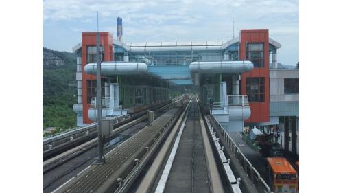 捷運木柵線沿線車站動物園站(BR01)進站