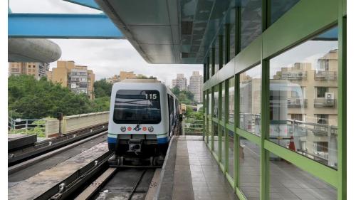 捷運木柵線沿線車站萬芳社區站(BR03)月台層