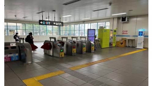 捷運木柵線沿線車站麟光站(BR06)地面穿堂層驗票閘門