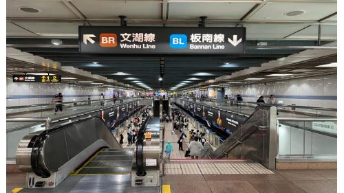 捷運木柵線沿線車站忠孝復興站(BR10/BL15)地下三樓板南線大廳層