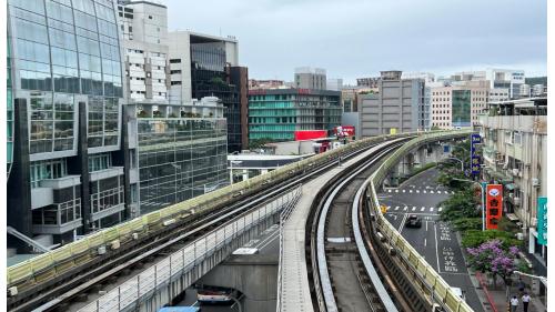 捷運內湖線沿線車站西湖站(BR16)軌道