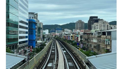 捷運內湖線沿線車站港墘站(BR17)軌道