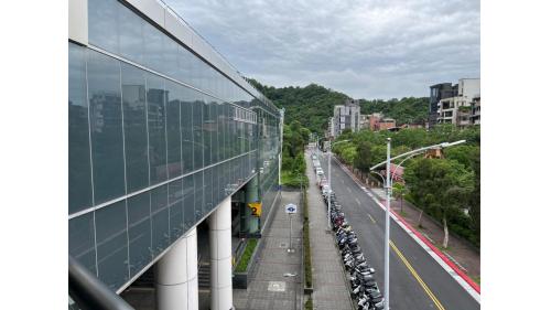 捷運內湖線沿線車站大湖公園站(BR20)站體