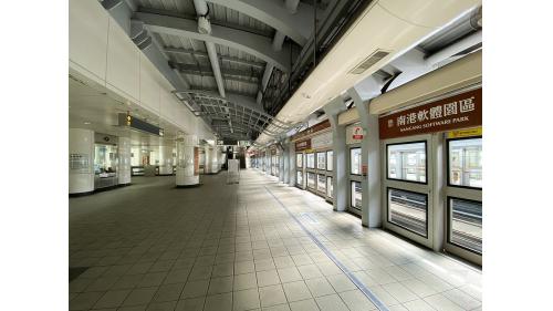 捷運內湖線沿線車站南港軟體園區站(BR23)月台層