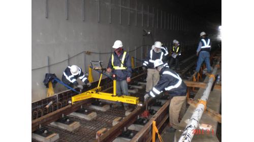 桃園機場捷運線主要結構施工-軌道工程施工作業