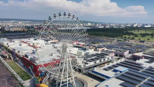 台中港三井Outlet Park：台中港未來發展計畫包括商港擴建計畫與工業港區開發計畫，將配合國際海運發展逐步實施，目標為台中港成為擁有78座碼頭的自由貿易區國際大港。