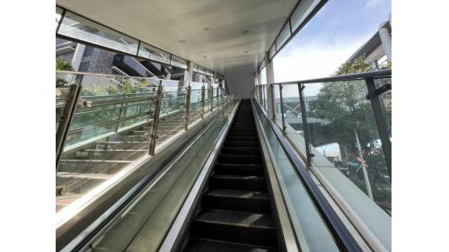 淡海輕軌綠山線沿線車站-新市一路站-往連通道電扶梯