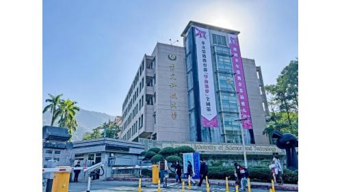  景文科大站編號為K05，位於安一路一段上。車站附近設有景文科技大學。