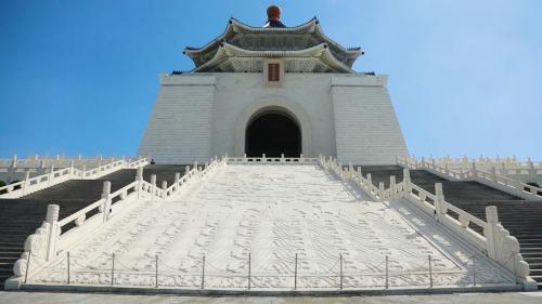 中正紀念堂正面：紀念堂四樓的蔣公銅像處