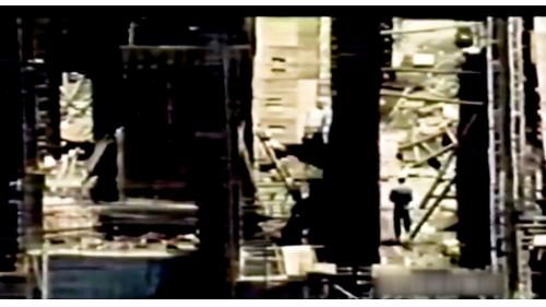 1975年蔣中正總統逝世後，政府決定興建中正紀念堂，並規劃國家兩廳院，1981年開始動工興建，兩廳院建築結構體於1986年2月底完成。