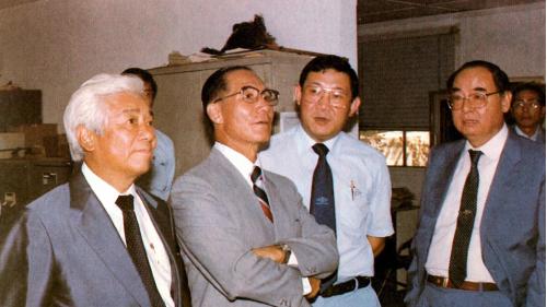 榮工處海外業務-沙烏地阿拉伯-鄭主任委員(中左)由嚴處長(左)及本處兼沙烏地辦事處主任陳副處長(右)陪同視察吉達區工程