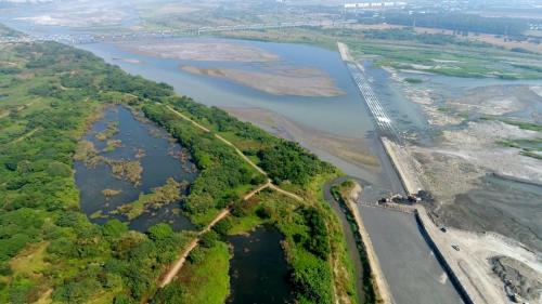 曹公圳:下淡水溪鳥瞰
圖上方為下淡水溪鐵橋