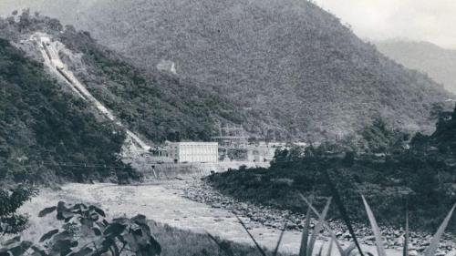 引白冷圳水發電之天輪發電廠：1954年大甲溪天輪發電廠自白冷圳上游引水發電，使大甲溪水位驟降，影響白冷圳水位。