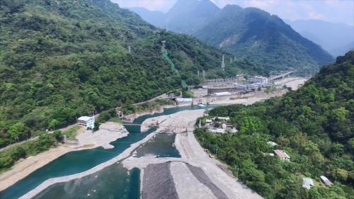 引白冷圳水發電之天輪發電廠：為補救白冷圳因天輪發電廠引水導致的水位下降，由台電出資，置管穿透大甲溪，增闢長320公尺的引水道至水井，將天輪發電廠之尾水重新引入白冷圳，1954年3月