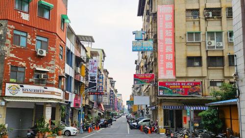 高雄市區鐵路地下化-高雄車站車紹-周邊商圈