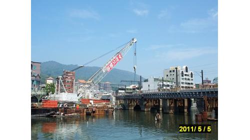 高雄車站地下化工程-愛河段鐡路隧道施工