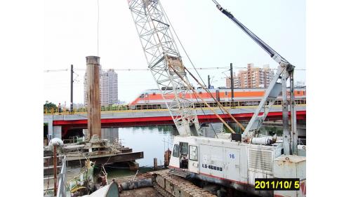 高雄市區鐵路地下化-愛河段鐡路隧道施工