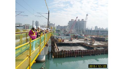 高雄市區鐵路地下化-愛河段臺鐵鐵路地下化工程-過河段鐵路隧道施工
