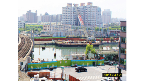 高雄市區鐵路地下化-愛河段臺鐵鐵路地下化工程-興隆排水箱涵及愛河兩側污水管遷改施工