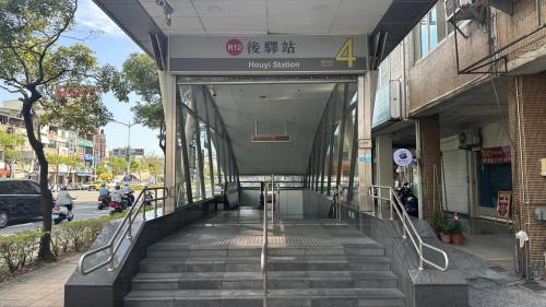 高雄捷運紅線沿線車站介紹-後驛站(R12)出入口