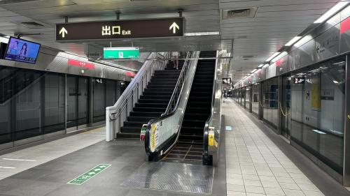 高雄捷運紅線沿線車站介紹-後驛站(R12)月台層