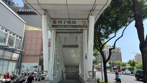 高雄捷運紅線沿線車站介紹-凹子底站(R13)出入口