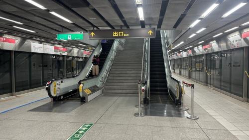 高雄捷運紅線沿線車站介紹-左營/高鐵站(R16)月台層