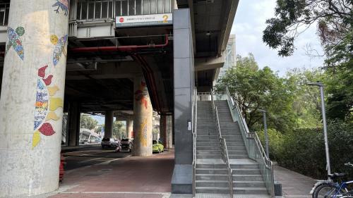 高雄捷運紅線沿線車站介紹-油廠國小站(R18)出入口