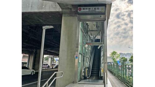 高雄捷運紅線沿線車站介紹-楠梓加工區站(R19)出入口