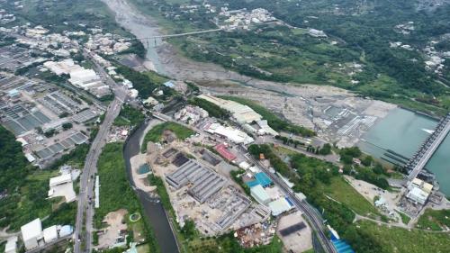 白冷圳水流域-食水嵙溪匯入大甲溪：圖中為匯入口，圖右為石岡壩