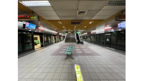 高雄捷運紅線沿線車站介紹-小港站(R3)-地下二樓月台層