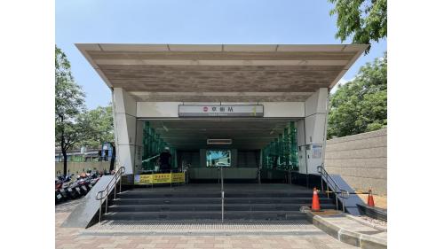 高雄捷運紅線沿線車站介紹-草衙站(R4A)-出入口