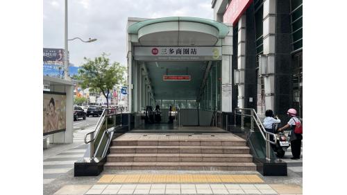 高雄捷運紅線沿線車站介紹-三多商圈站(R8)-出入口
