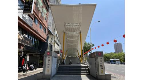 高雄捷運紅線沿線車站介紹-中央公園站(R9)-出入口
