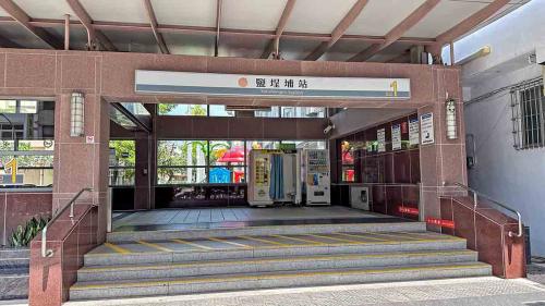 高雄捷運橘線沿線車站介紹-鹽埕埔站(O2)出入口