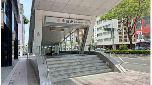 高雄捷運橘線沿線車站介紹-前金站(O4)出入口