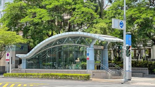 高雄捷運橘線沿線車站介紹-信義國小站(O6)出入口