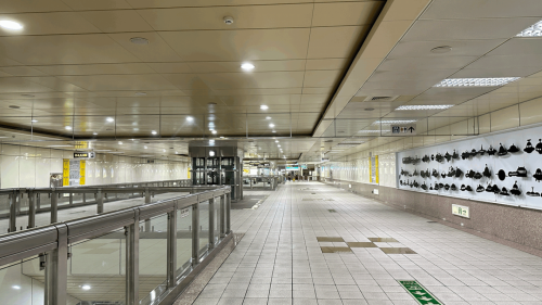 高雄捷運橘線沿線車站介紹-五塊厝站(O8)大廳層