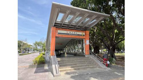高雄捷運橘線沿線車站介紹-衛武營站(O10)出入口