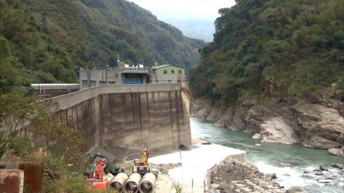 石門水庫集水區分期治理第二期計畫興建的義興電廠，1977年興建，1984年完工。