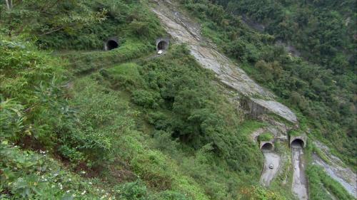 和平溪流域碧海電廠的山區道路首創的迴頭彎設計