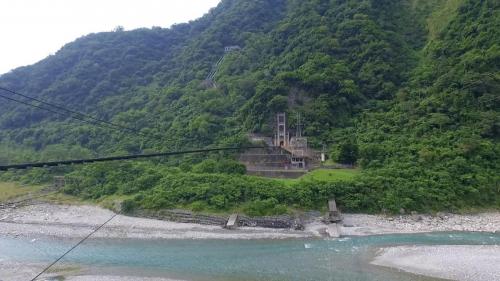 1952年9月，台電成立「銅門工程處」，展開木瓜溪流域上日治時期發電所的重建工程，三部機組分別於1955年1月26日、1955年7月5日、1955年7月19日，修復完成。