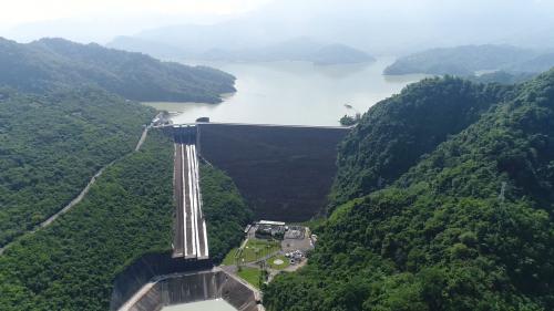 曾文水庫溢洪道、消能池及曾文電廠俯瞰