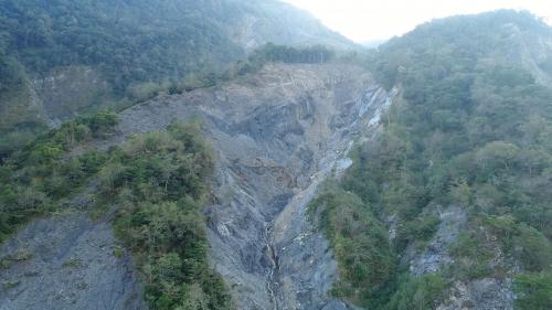 濁水溪兩岸高山