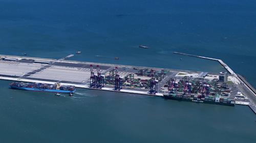 預計興建共2367公尺長的直線型貨櫃碼頭，每座設計水深16公尺，可停泊12000TEU的貨輪。