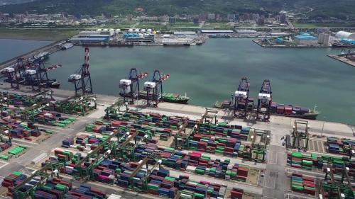 台北港北區貨櫃碼頭及對面的東一東二碼頭俯瞰