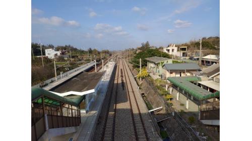 由大山車站俯瞰月台及縱貫線海線鐵道