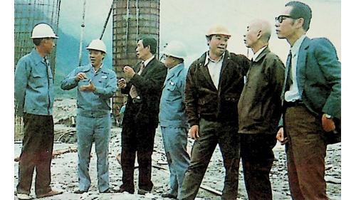 1973年12月25日動工興建，1980年2月1日完成，時任行政院李政務委員連春視察工地。